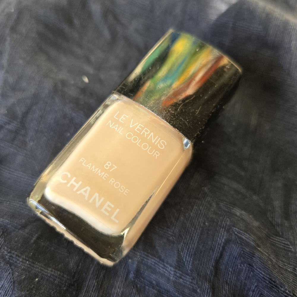 CHANEL Le Vernis Nail Colour in Flamme Rose